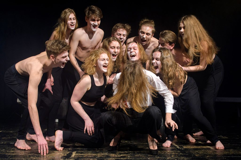 theater im enovum GP in Lüneburg Biedermann und die Brandstifter