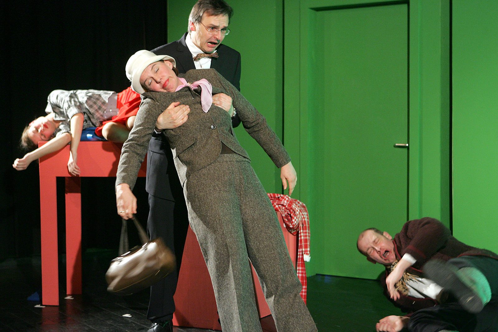 Theatertück im enovum in Lüneburg Die Dame mit dem Hündchen