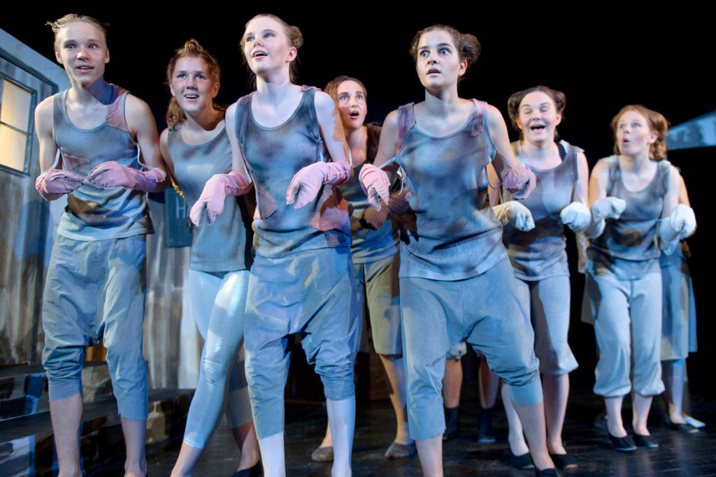 theater im enovum in Lüneburg Stück Farm der Tiere