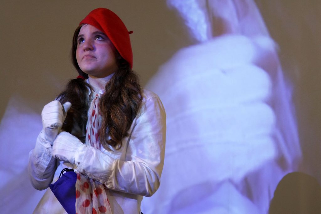 Theatertück im enovum in Lüneburg Das Jugendensemble spielt Darkness and Heaven