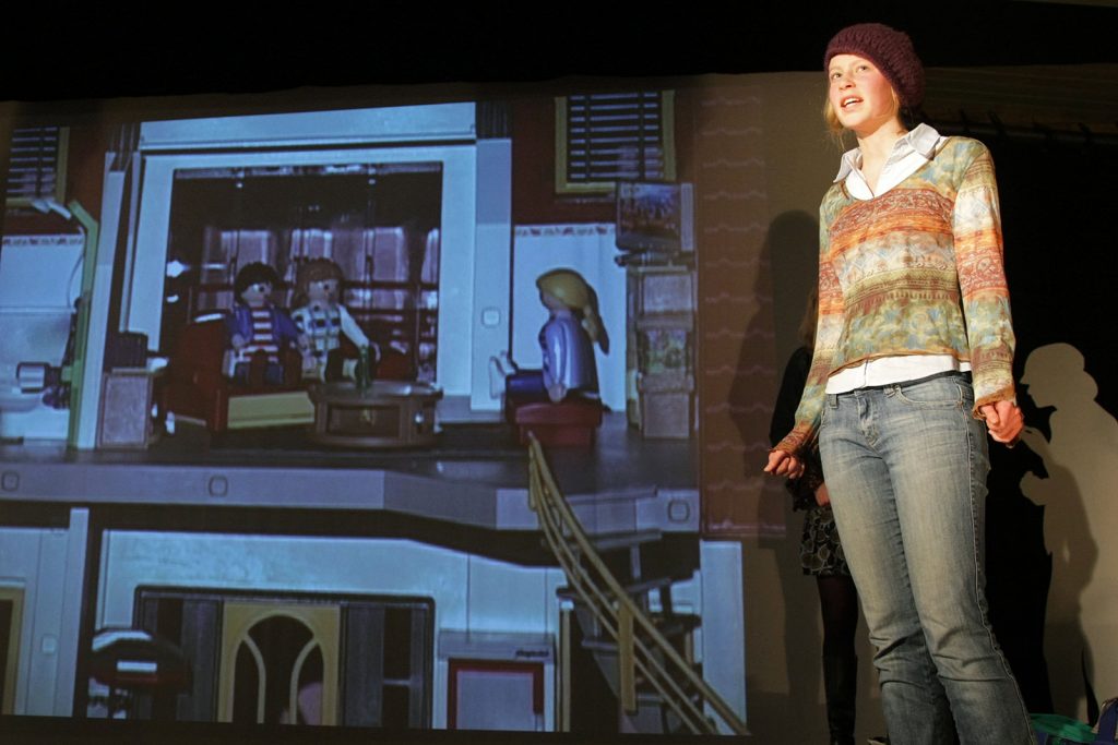 Theatertück im enovum in Lüneburg Das Jugendensemble spielt Darkness and Heaven