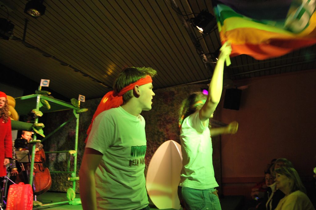 Theatertück im enovum in Lüneburg Die Vögel