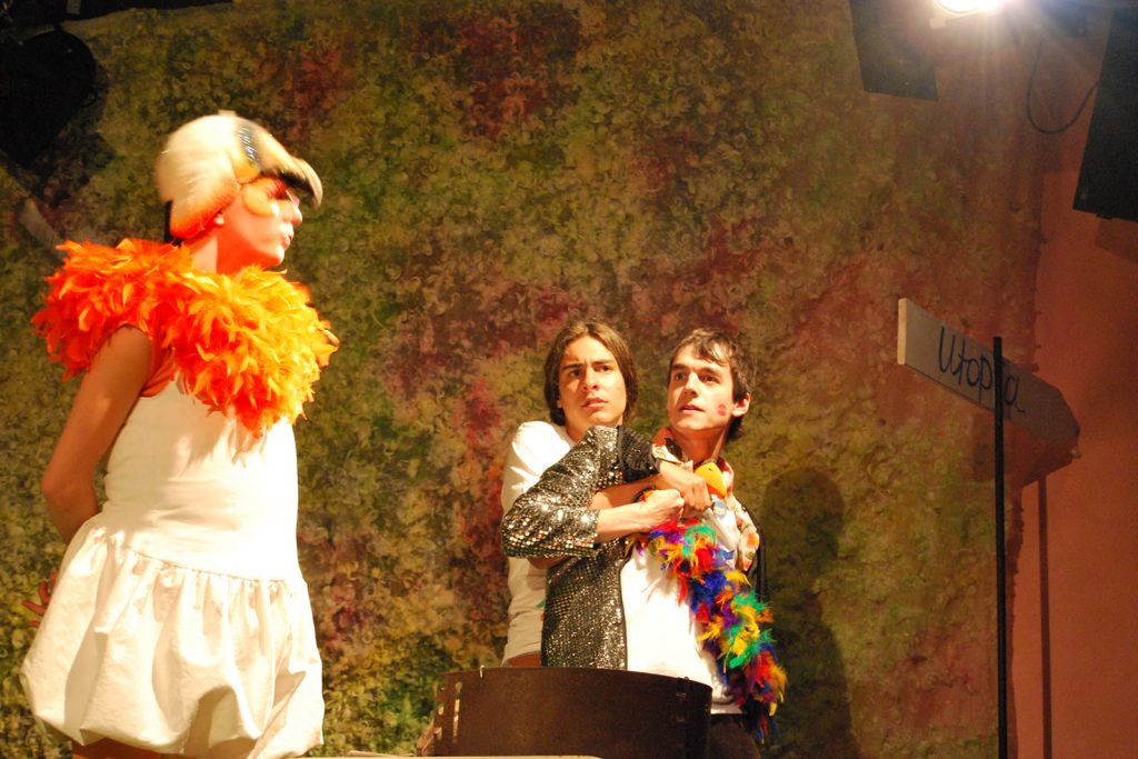 Theatertück im enovum in Lüneburg Die Vögel