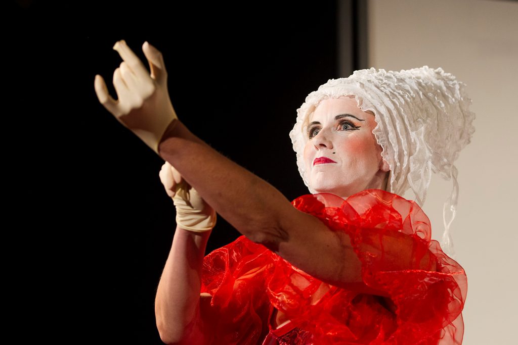 theater im enovum in Lüneburg Aufführung Der eingebildete Kranke