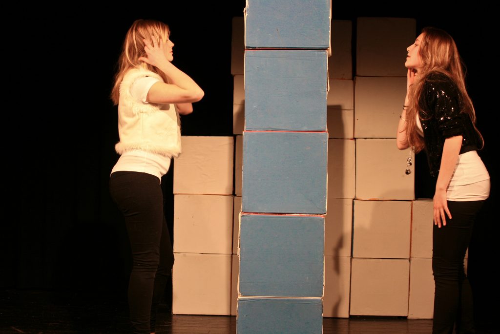 Theatertück Fallen Stones im enovum in Lüneburg