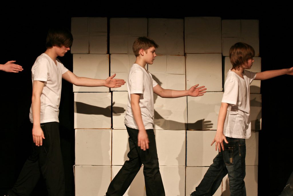 Theatertück Fallen Stones im enovum in Lüneburg