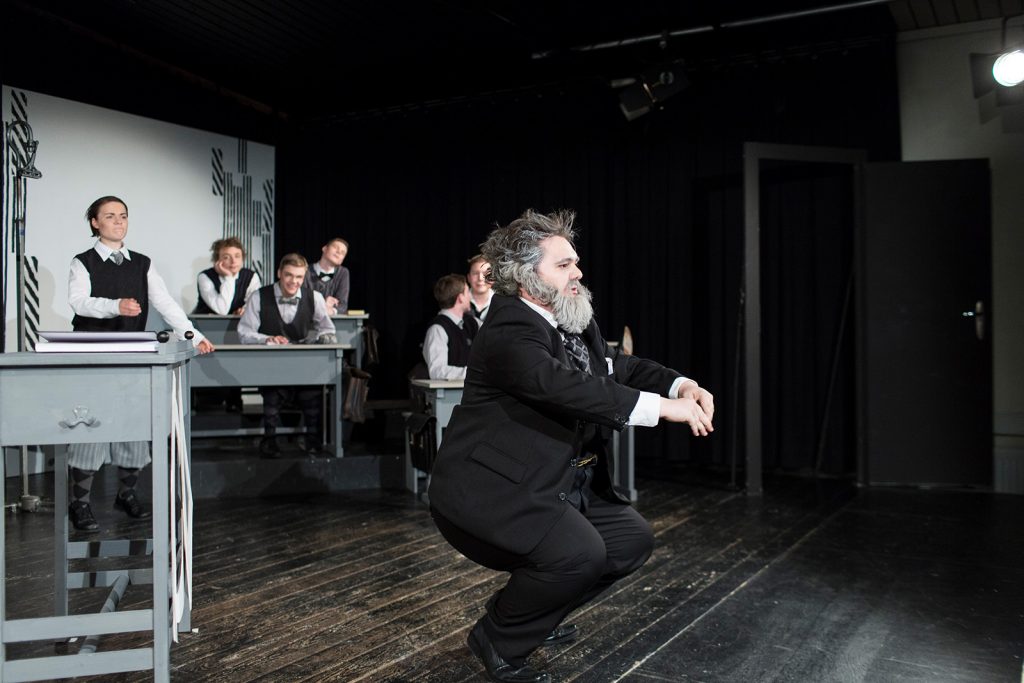 theater im enovum in Lüneburg Aufführung Feuerzangenbowle