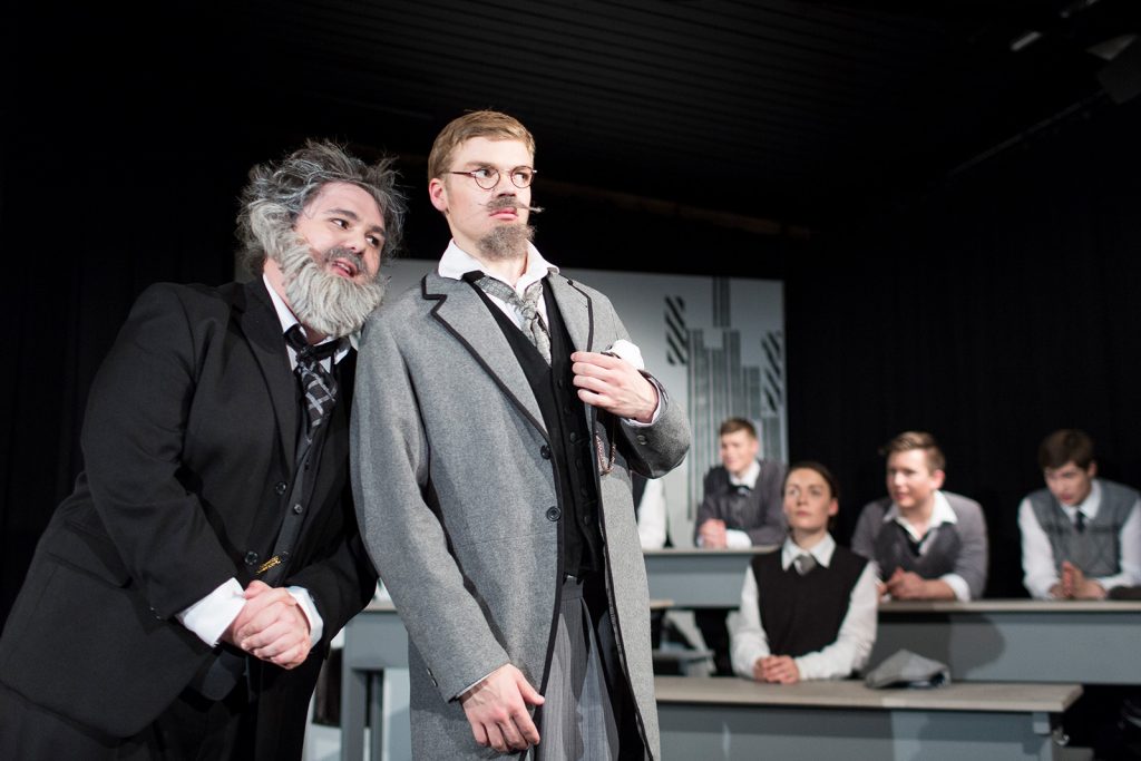 theater im enovum in Lüneburg Aufführung Feuerzangenbowle