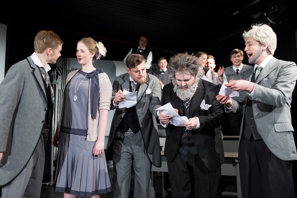 theater im enovum in Lüneburg Aufführung Feuerzangenbowle