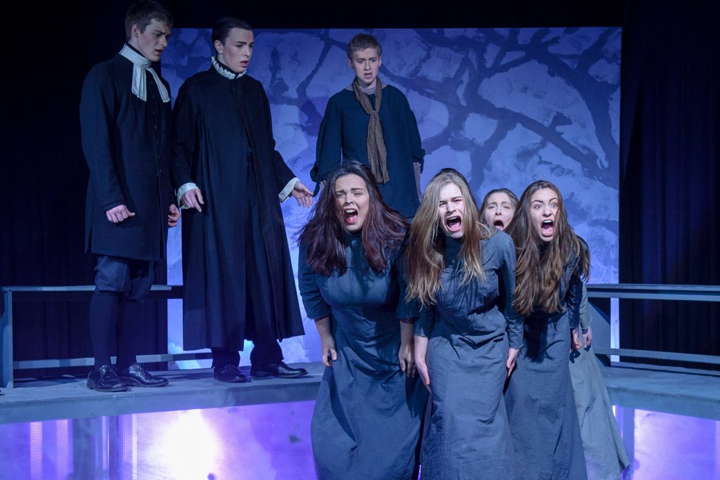 theater im enovum in Lüneburg Generalprobe Stück Hexenjagd