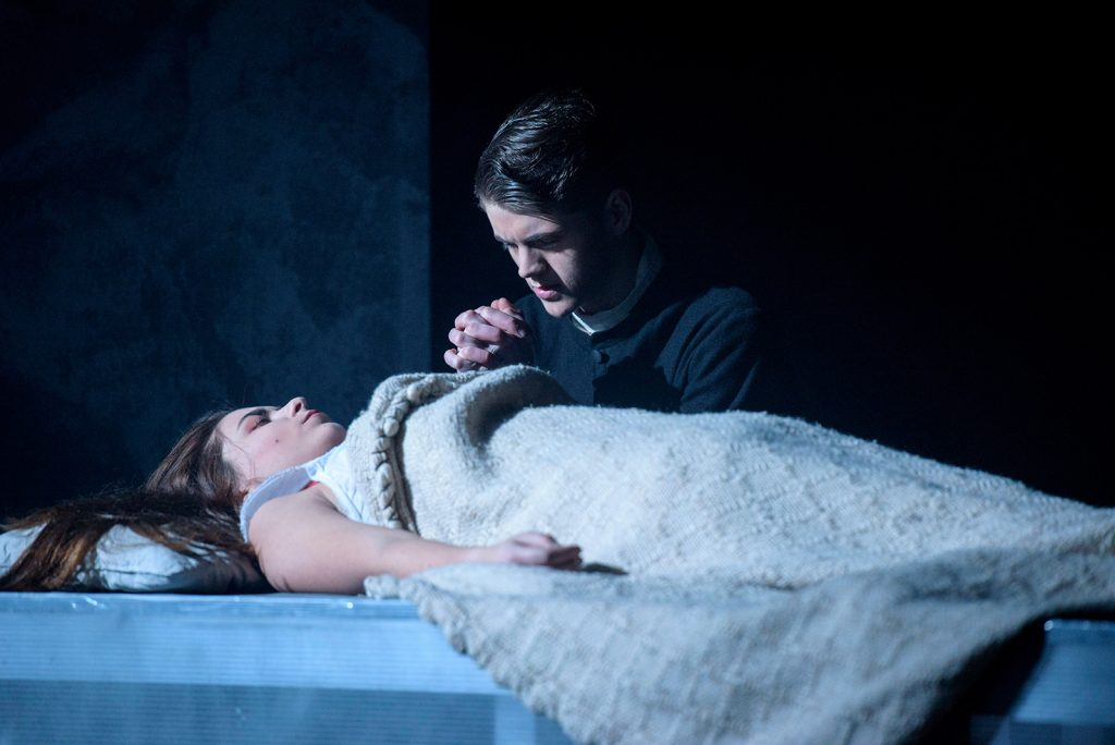 theater im enovum in Lüneburg Generalprobe Stück Hexenjagd