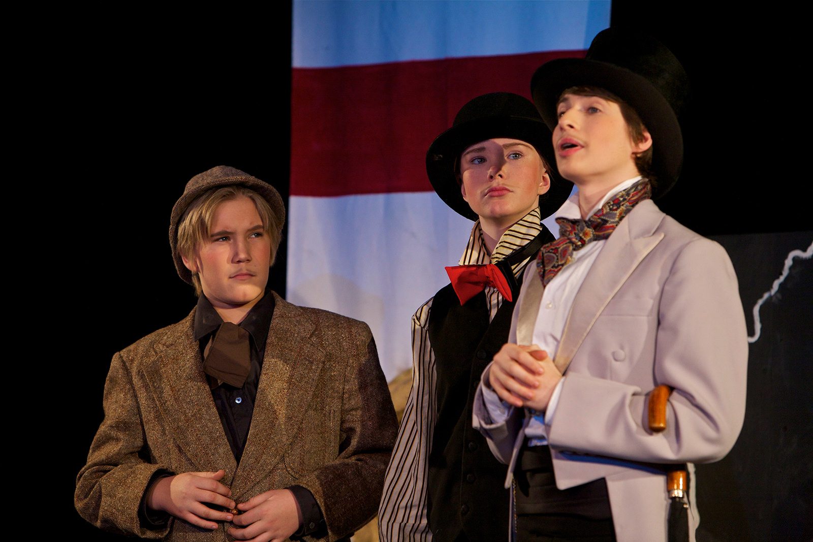 theater im enovum in Lüneburg Stück in 80 Tagen um die Welt