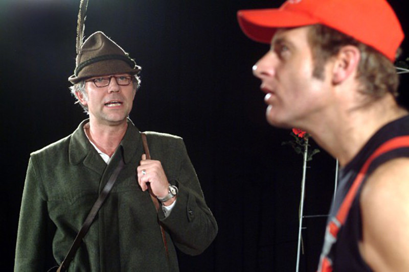 Nachbarn, Nesseln und Neurosen im theater im enovum