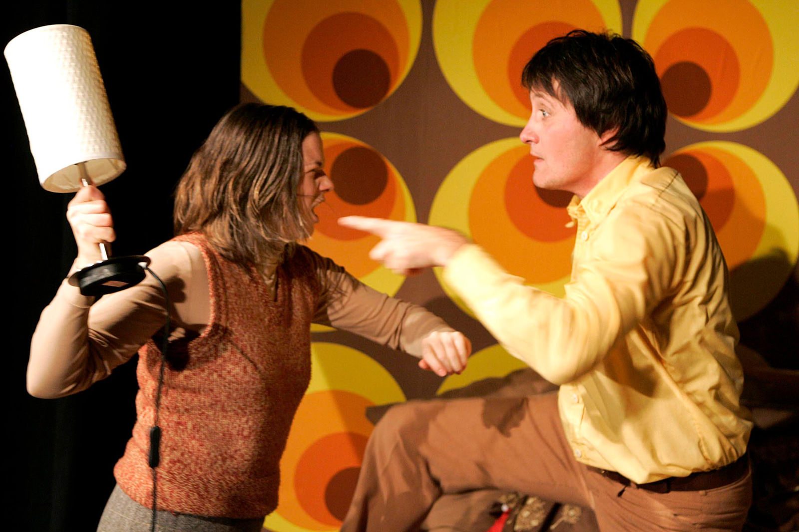 Theatertück im enovum in Lüneburg Schlafzimmergäste