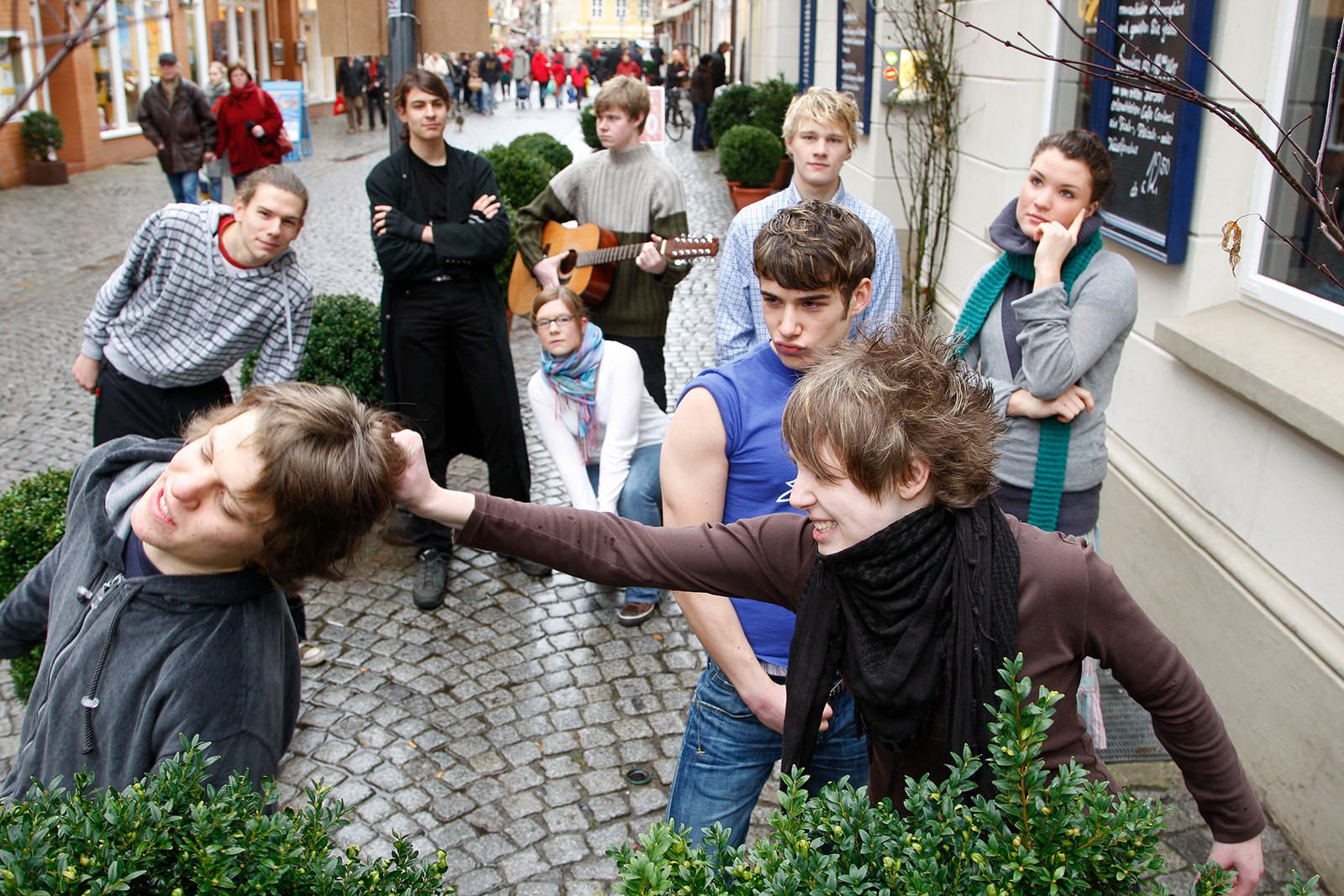 Theatertück im enovum in Lüneburg SiX-Pack Neues aus der Schröderstraße