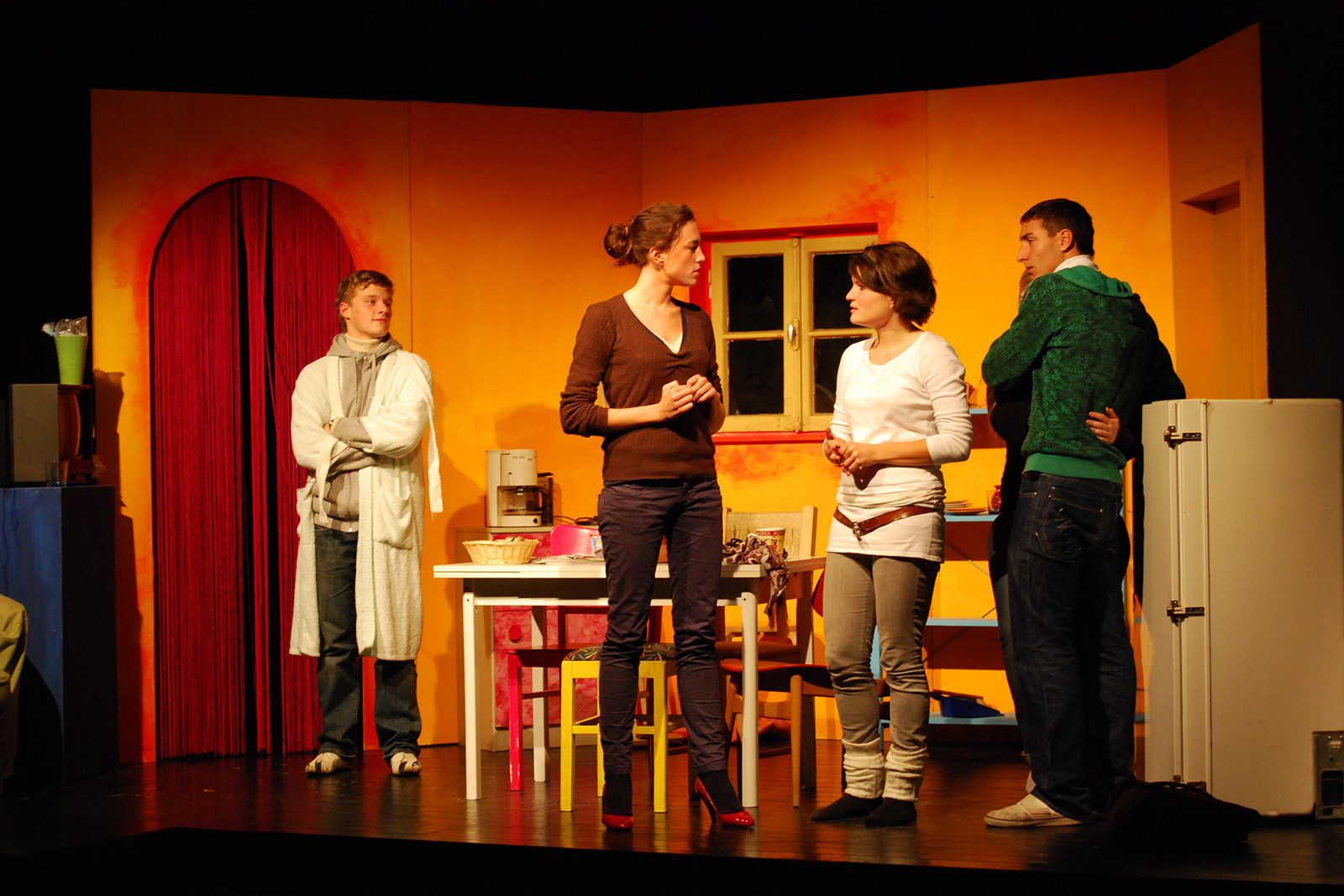 Theatertück im enovum in Lüneburg SiX-Pack Neues aus der Schröderstraße