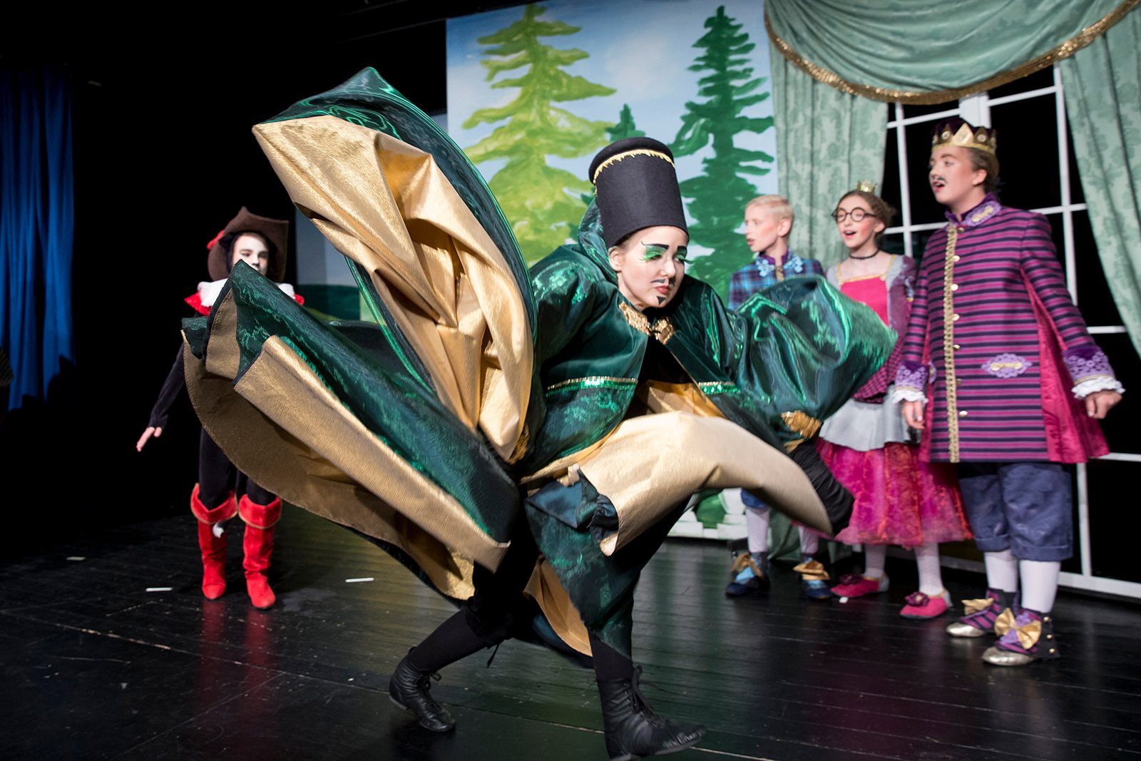 theater im enovum in Lüneburg Aufführung Der gestiefelte Kater