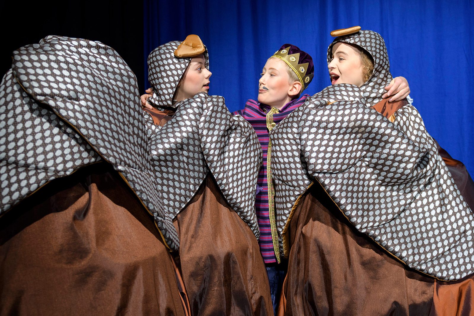 theater im enovum in Lüneburg Aufführung Der gestiefelte Kater