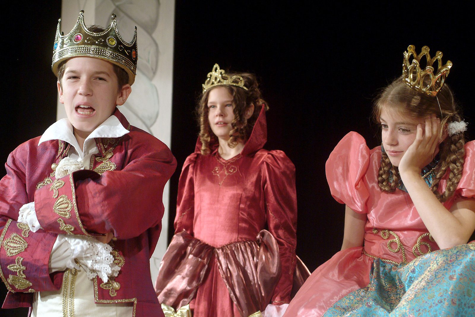 theater im enovum in Lüneburg Stück Der Teufel mit den 3 goldenen Haaren