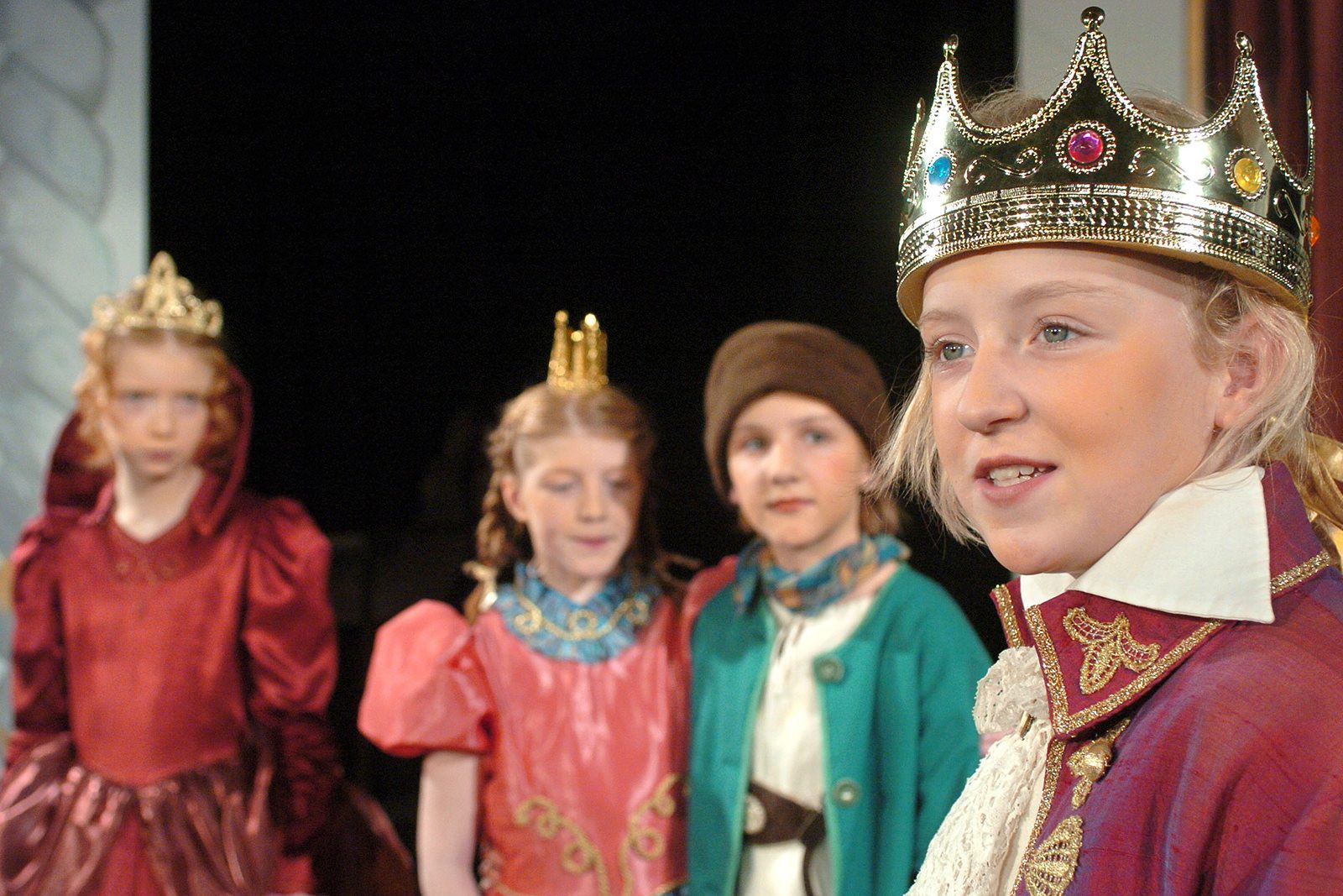 theater im enovum in Lüneburg Stück Der Teufel mit den 3 goldenen Haaren