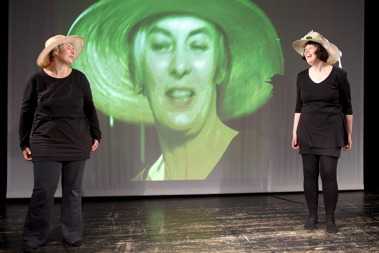 theater im enovum in Lüneburg Stück Die Liebenden in der Untergrundbahn