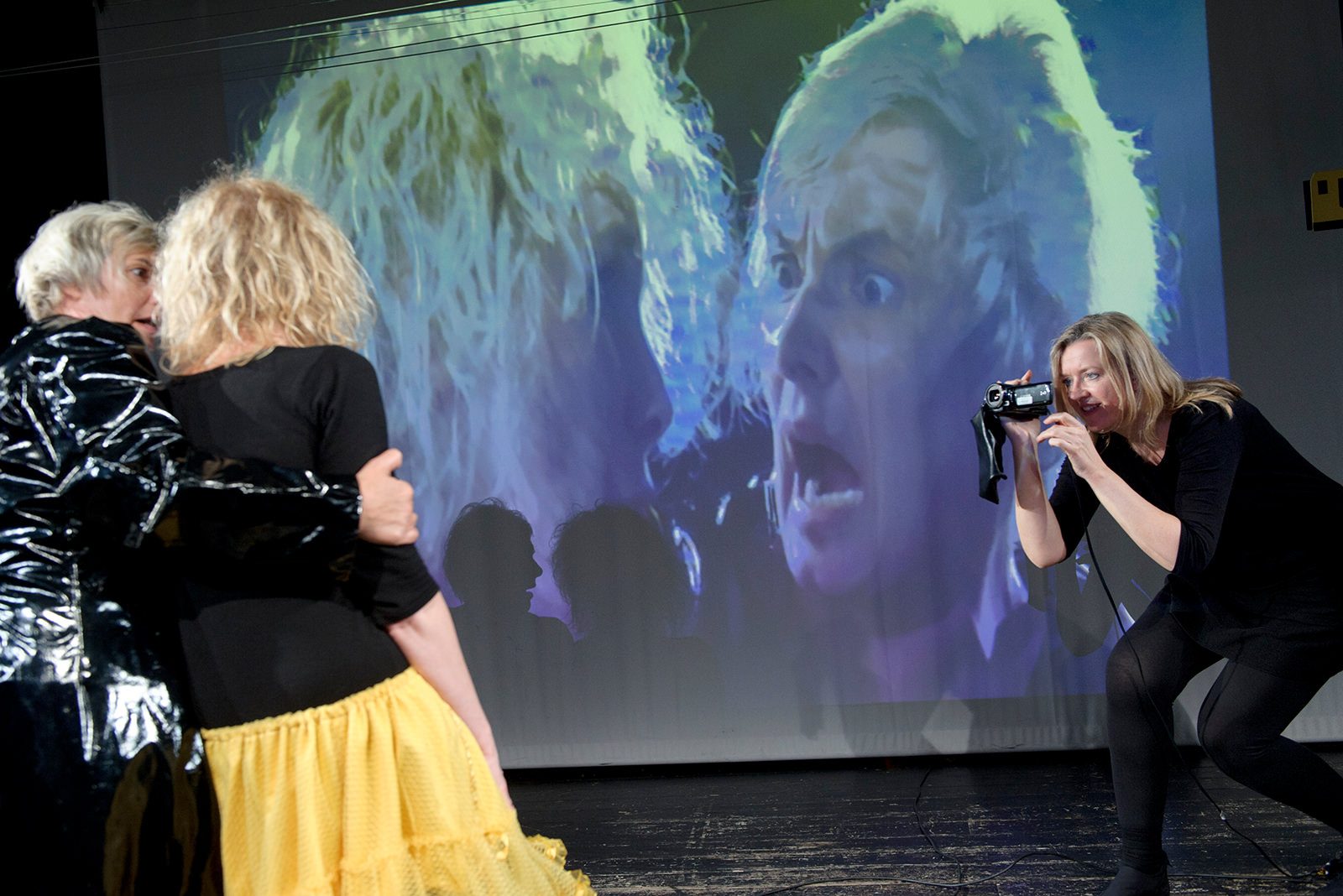 theater im enovum in Lüneburg Stück Die Liebenden in der Untergrundbahn