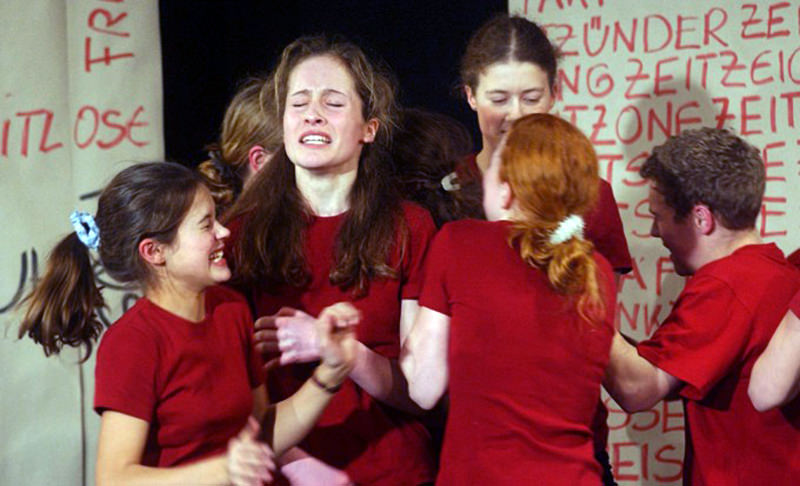 Stück Zeitenwände im theater im enovum