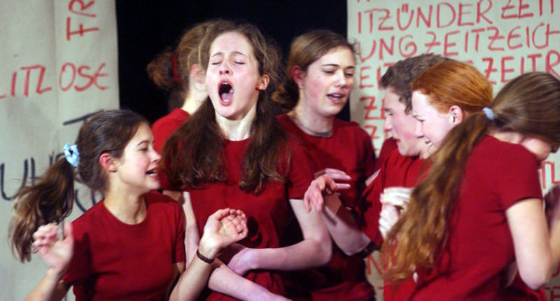 Stück Zeitenwände im theater im enovum