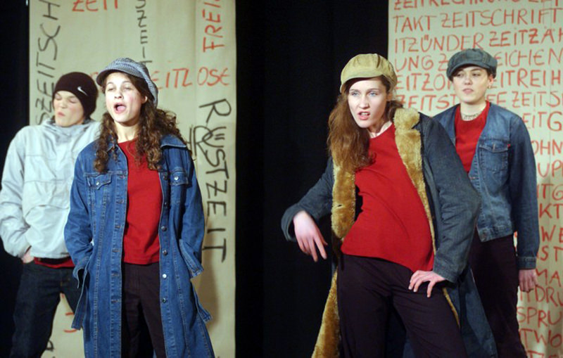 Stück Zeitenwände im theater im enovum