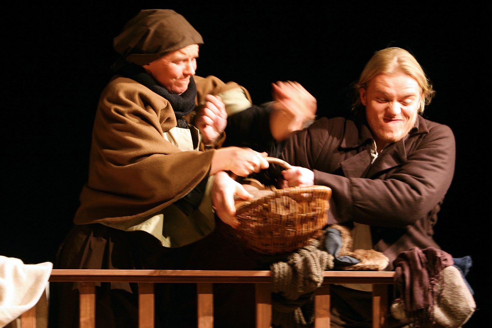 theater im enovum Stück der zebrochene Krug